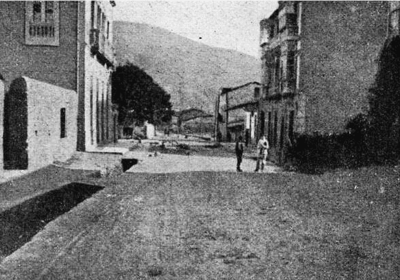 A rúa da Estación fotografada dende a carretera de Castela, 1919. © Vida Gallega.